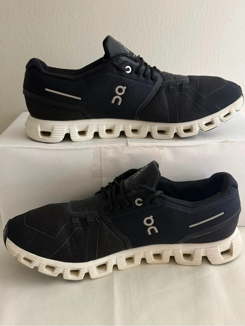 On Cloud 5 Black White Swiss Engineering  Running Shoes Men’s 11 NO INSOLES